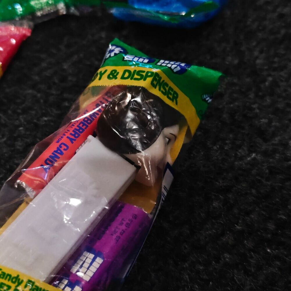 Lot of 18 Star Wars Pez Dispensers Sealed Vtg 90s Boba Fett Leia Netflix Doc NEW - Picture 9 of 16